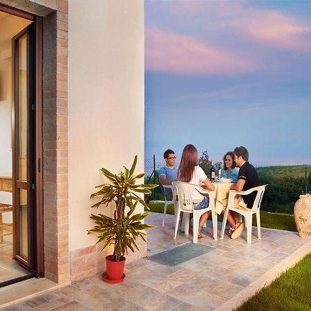 Holiday Resort Contea Dei Ciliegi Pedaso Zewnętrze zdjęcie