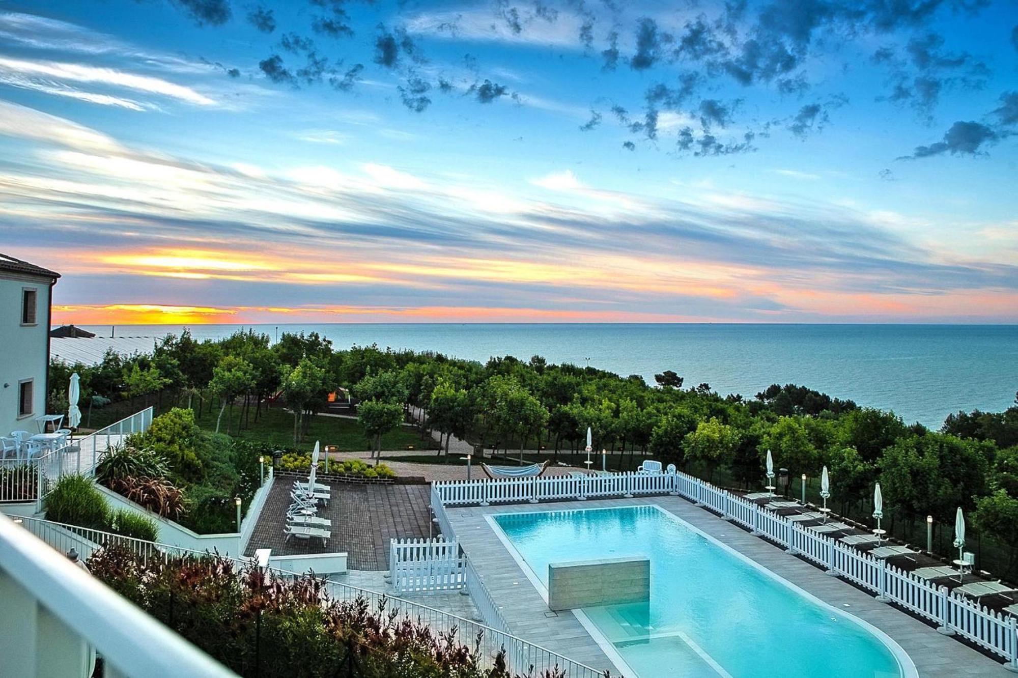 Holiday Resort Contea Dei Ciliegi Pedaso Zewnętrze zdjęcie