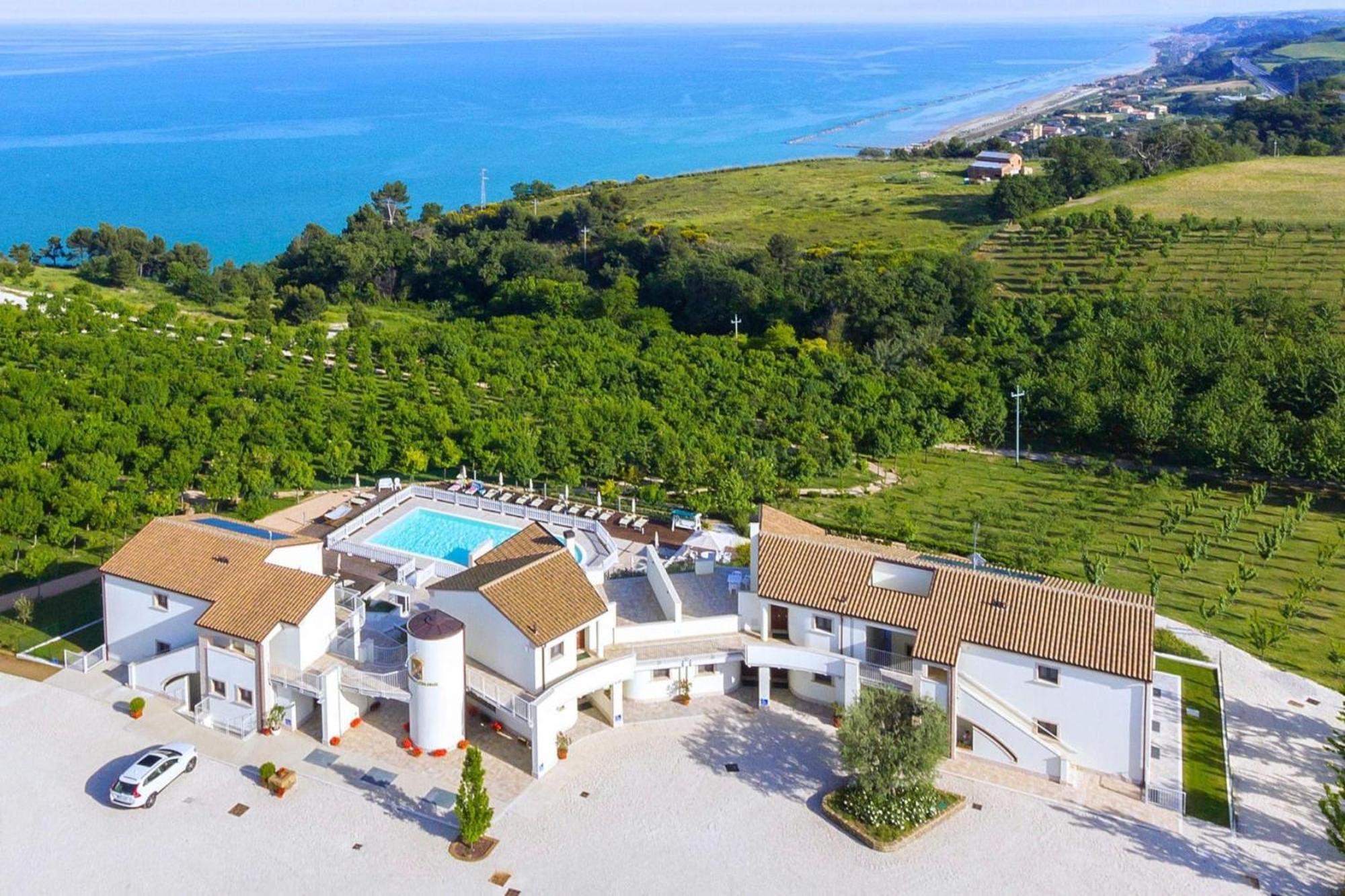 Holiday Resort Contea Dei Ciliegi Pedaso Zewnętrze zdjęcie