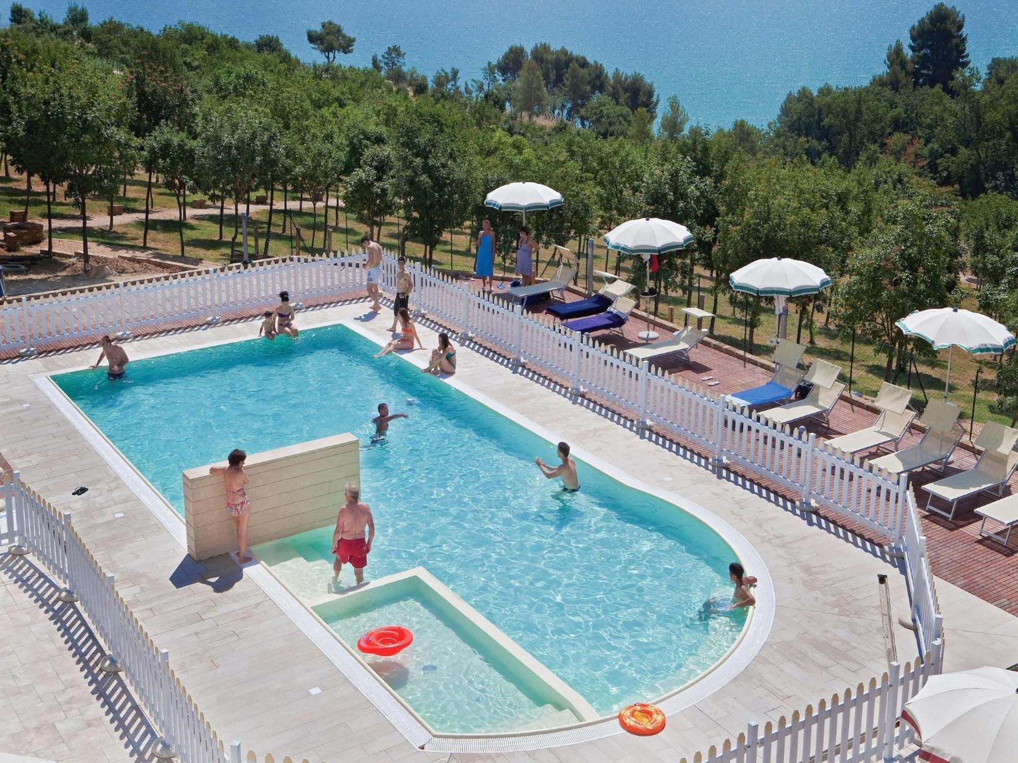 Holiday Resort Contea Dei Ciliegi Pedaso Zewnętrze zdjęcie